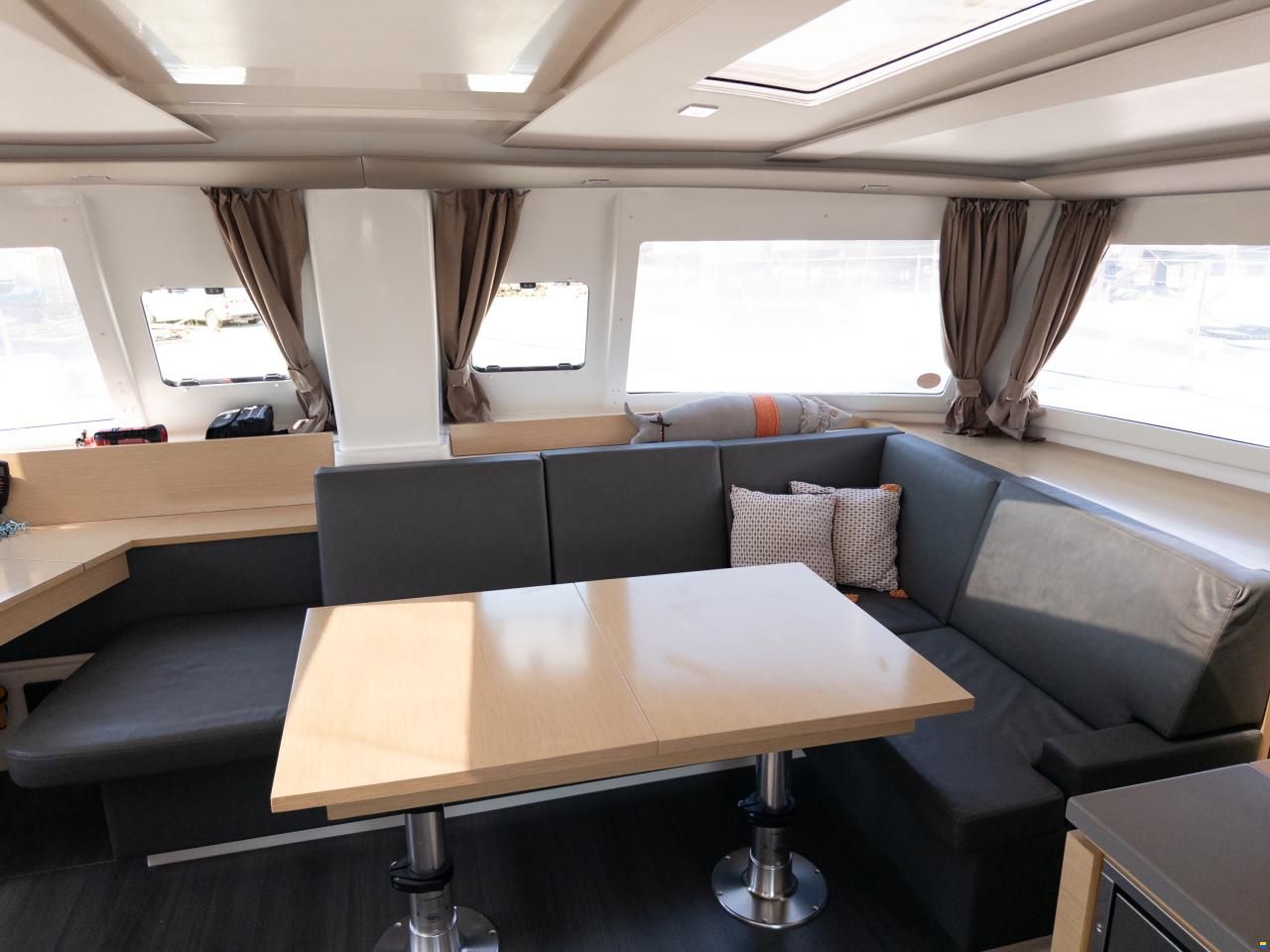 Fountaine Pajot Helia 44