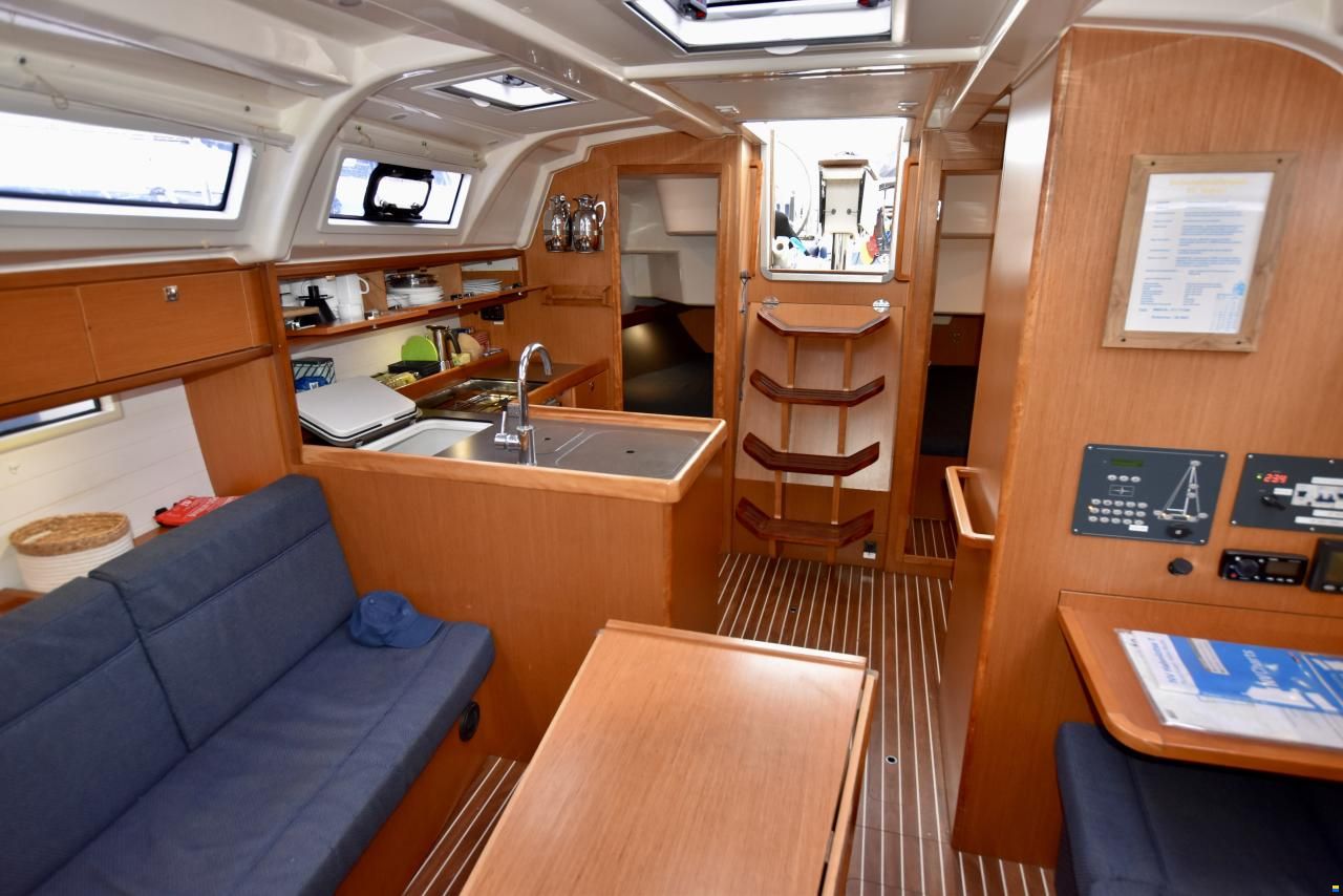 Bavaria Cruiser37