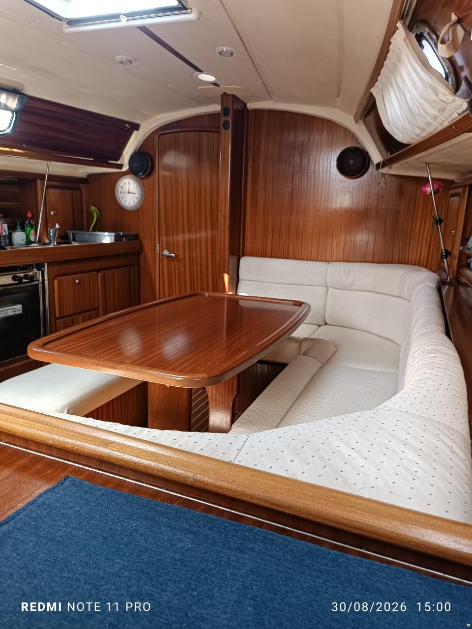 Bavaria 37