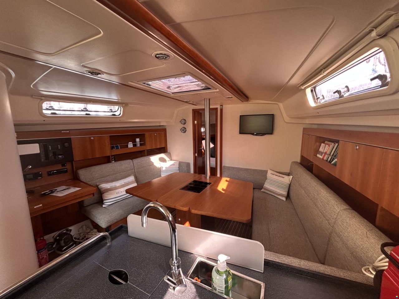 Hanse 385