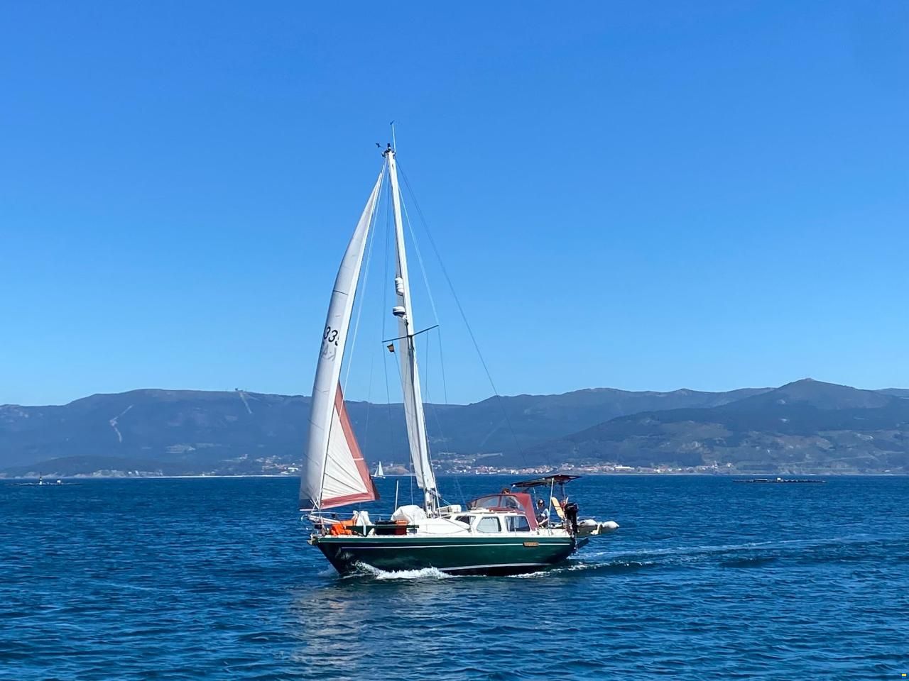 Trident Voyager 35