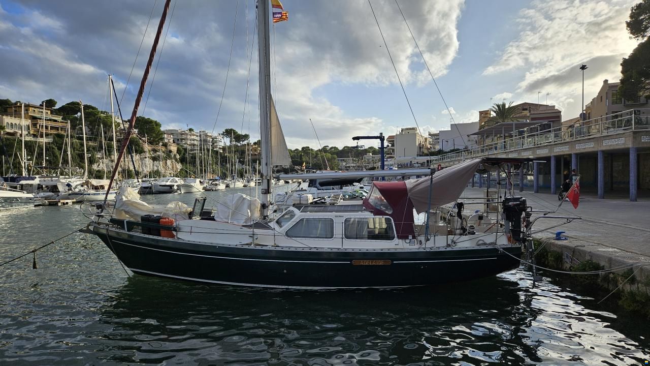 Trident Voyager 35