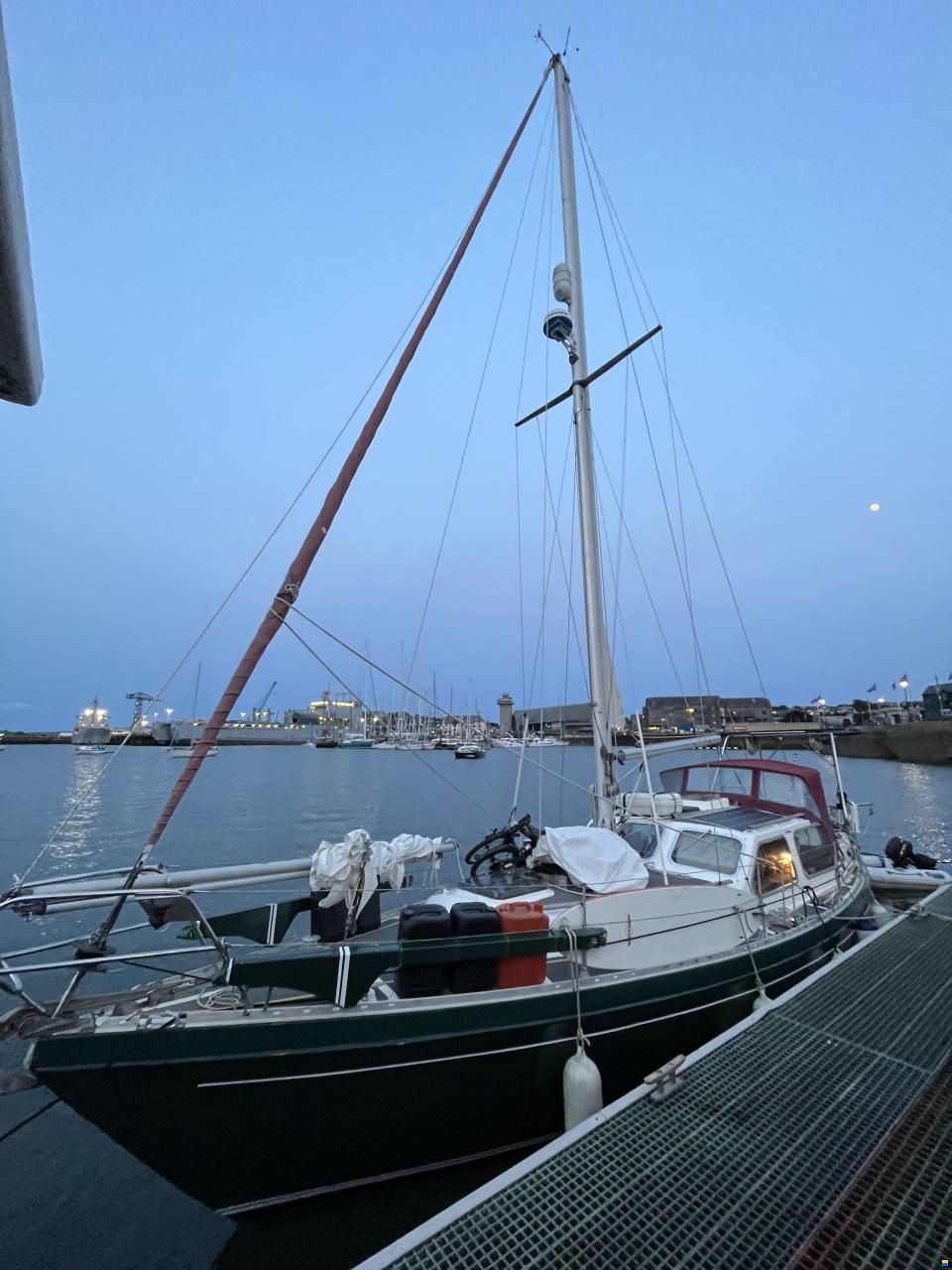 Trident Voyager 35