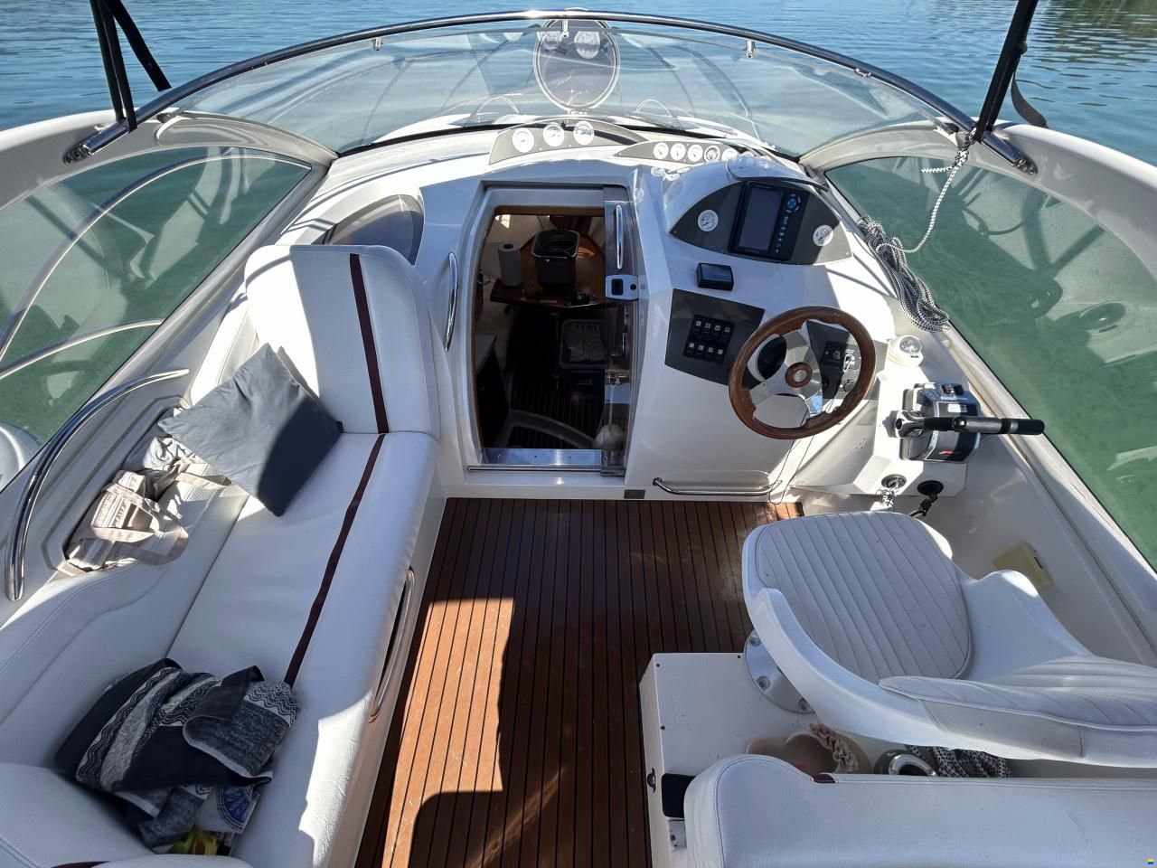Quicksilver 890