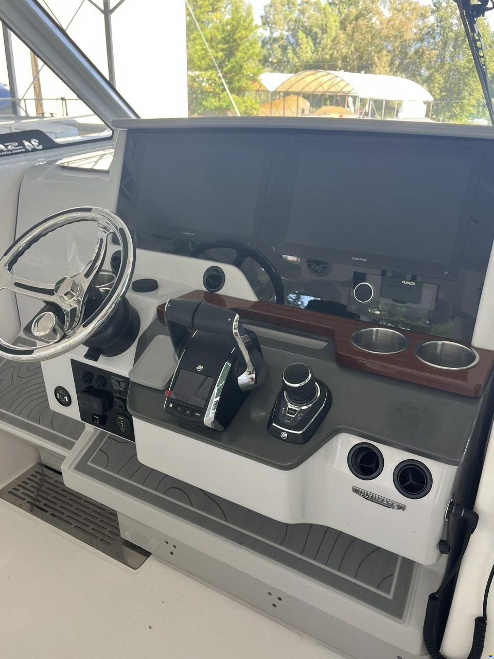 Regal Marine 33 SAV