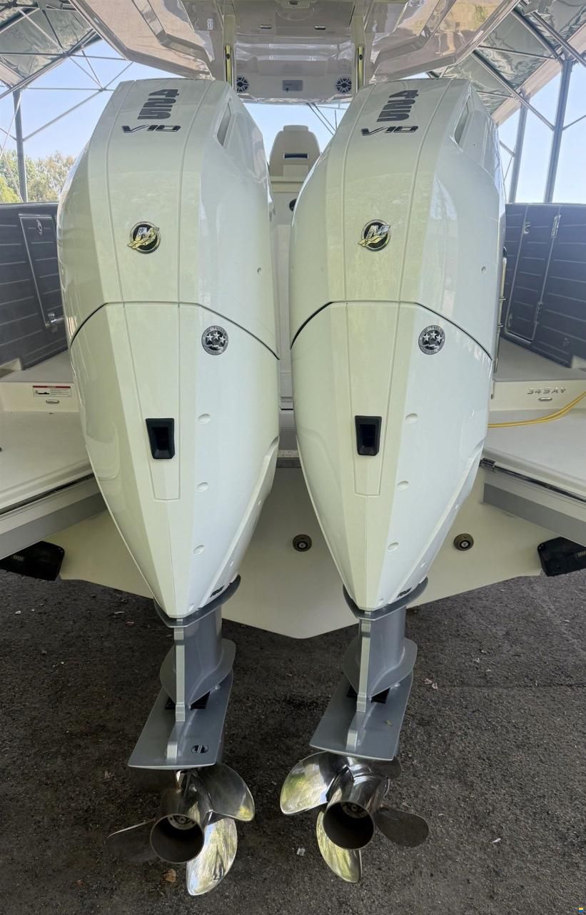 Regal Marine 33 SAV