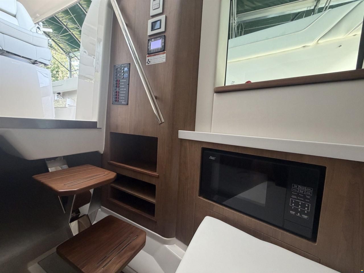 Regal Marine 33 SAV