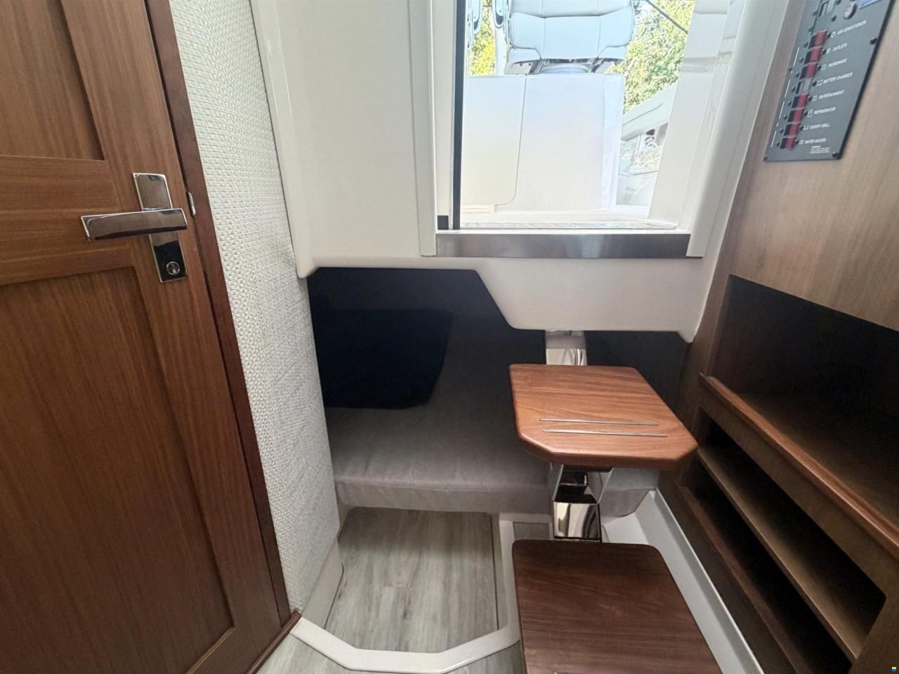 Regal Marine 33 SAV