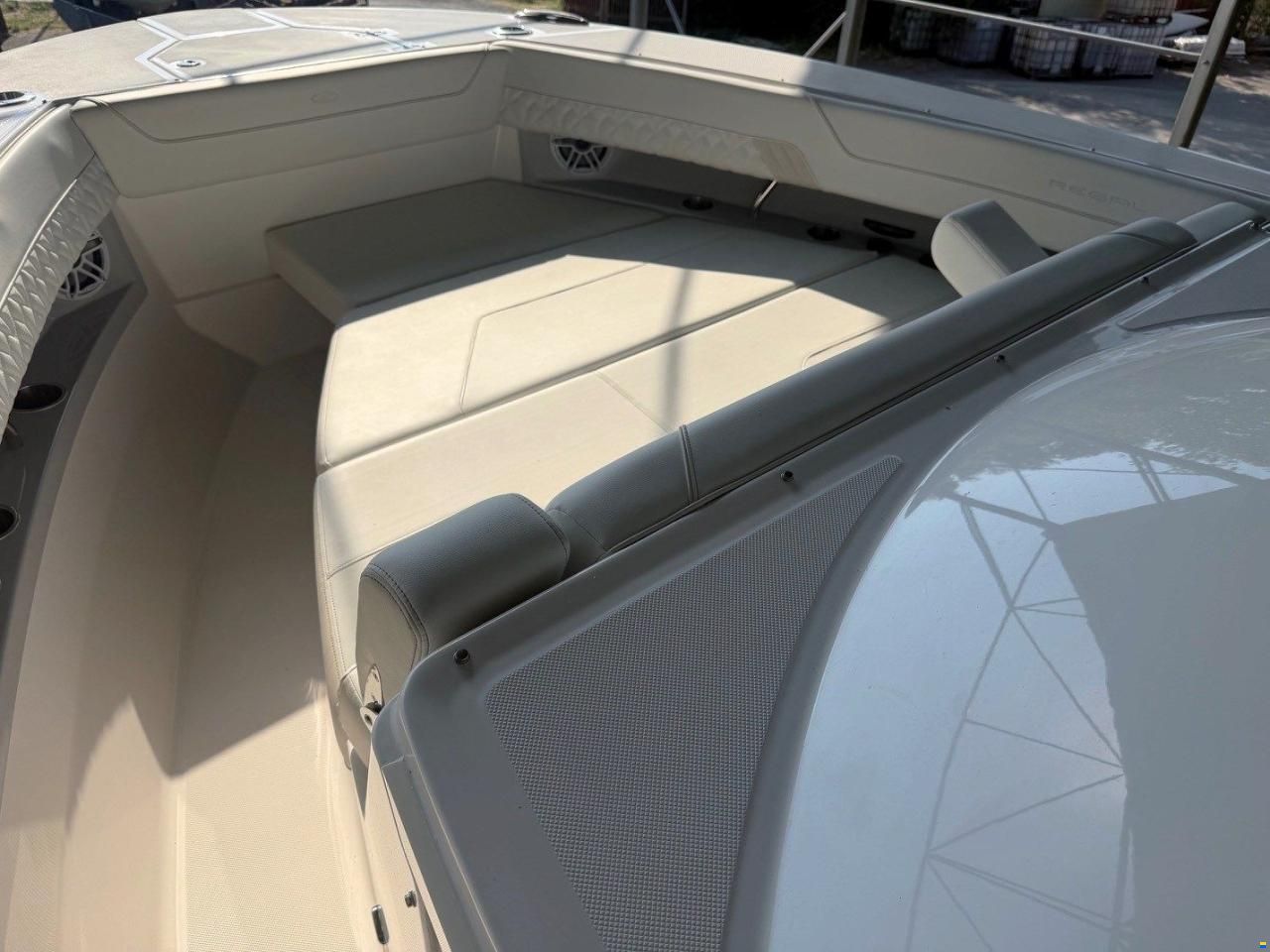 Regal Marine 33 SAV