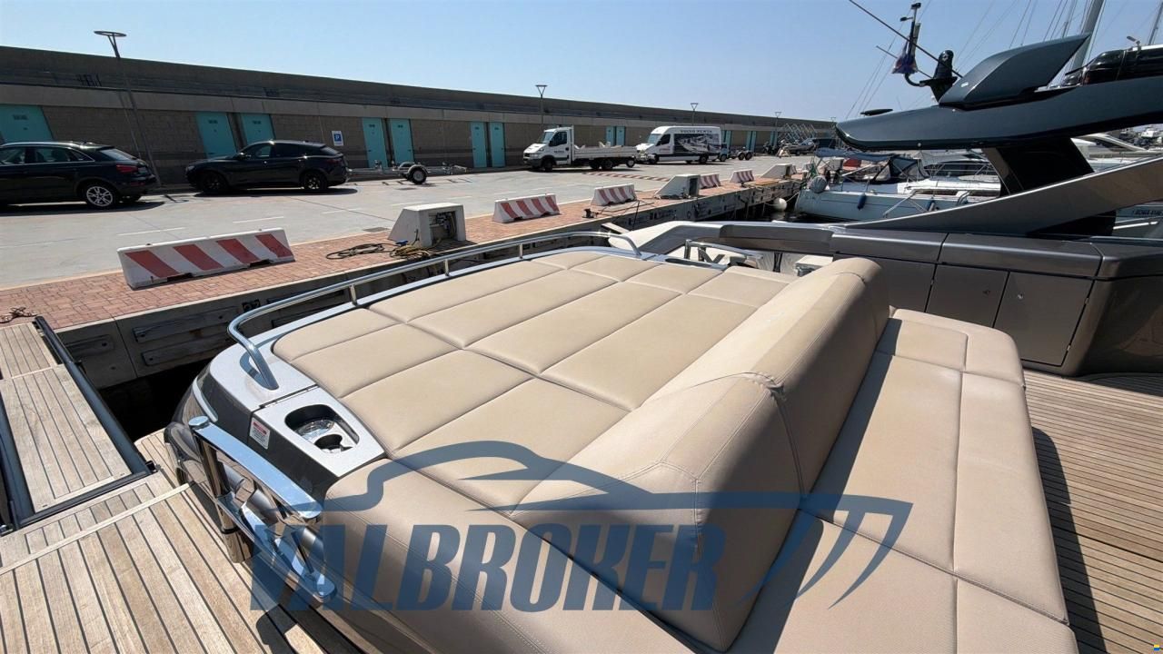 Pershing 7X