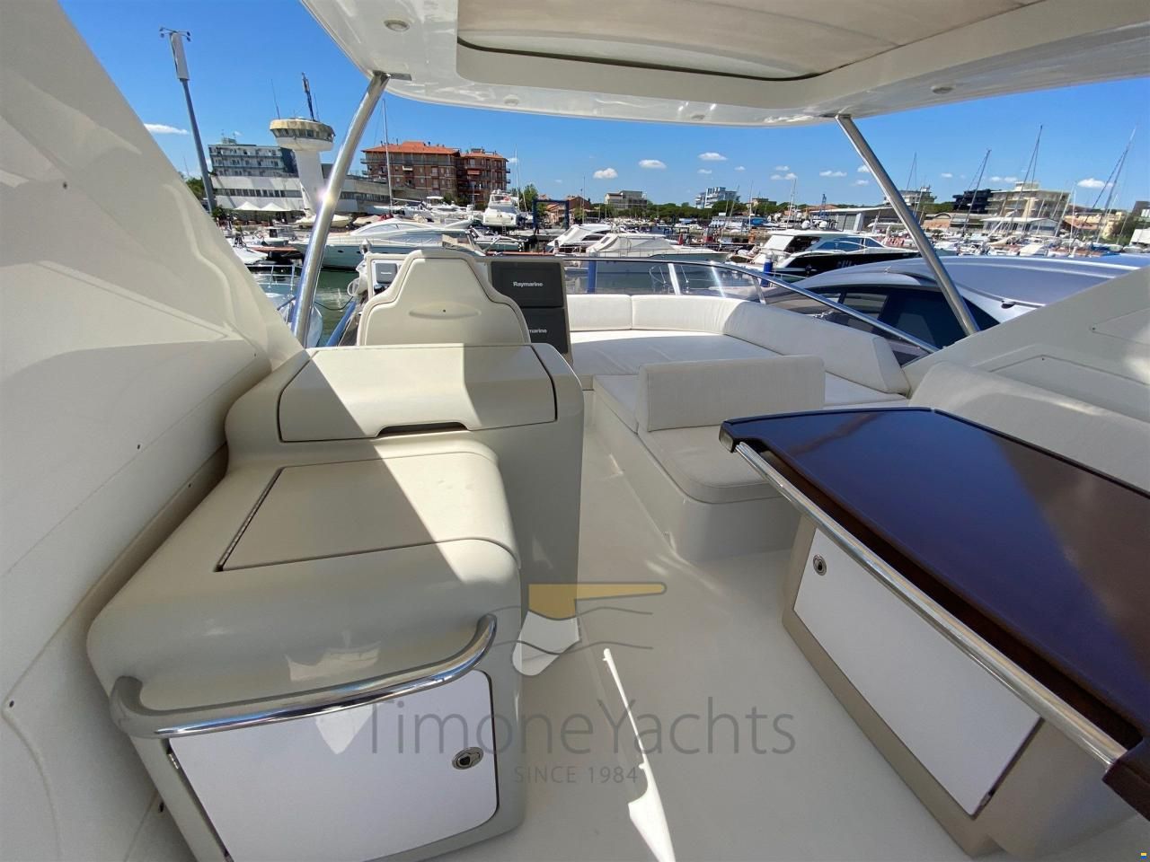 Azimut 64 fly
