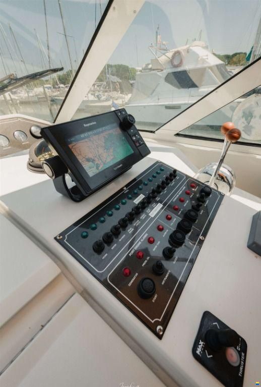 Pershing 40