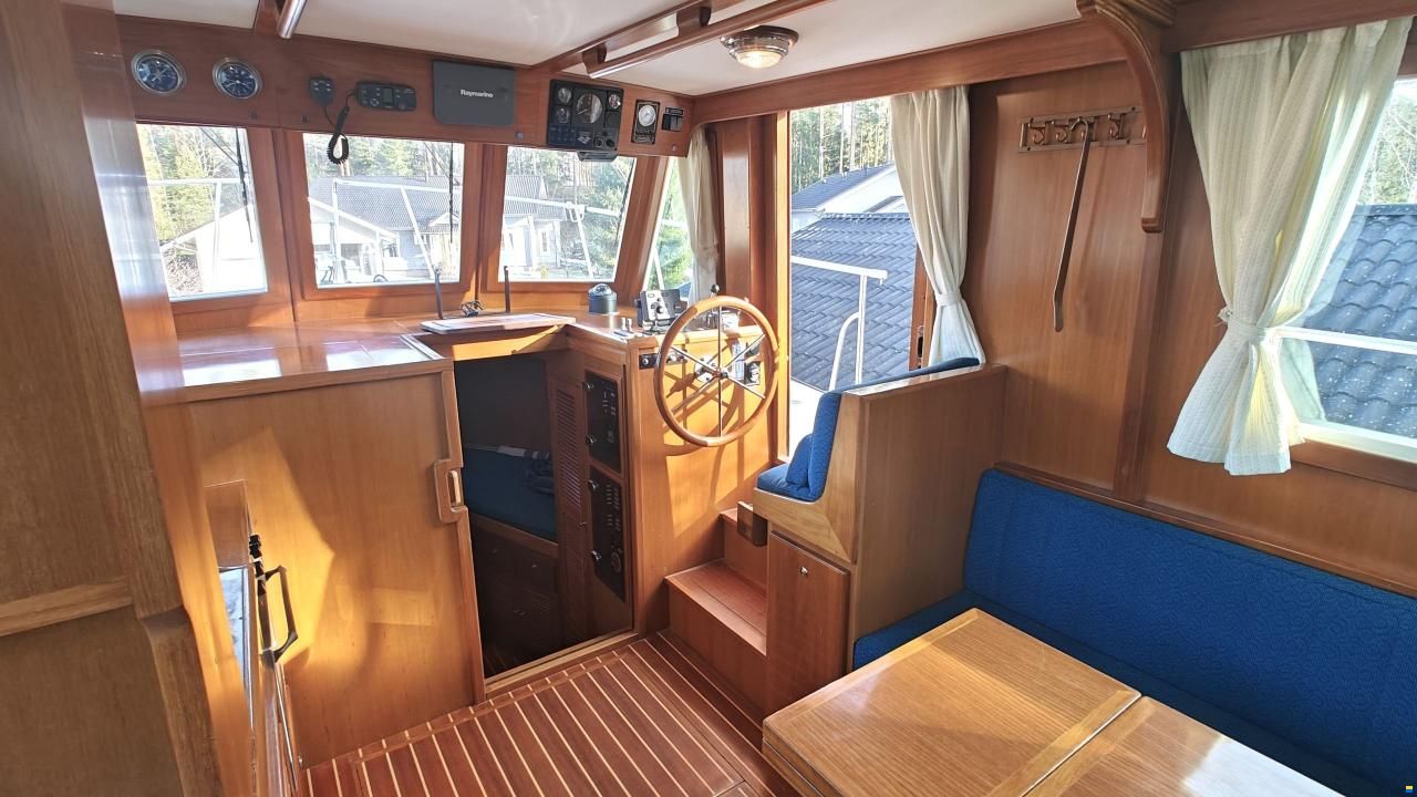 Coral Bay 34