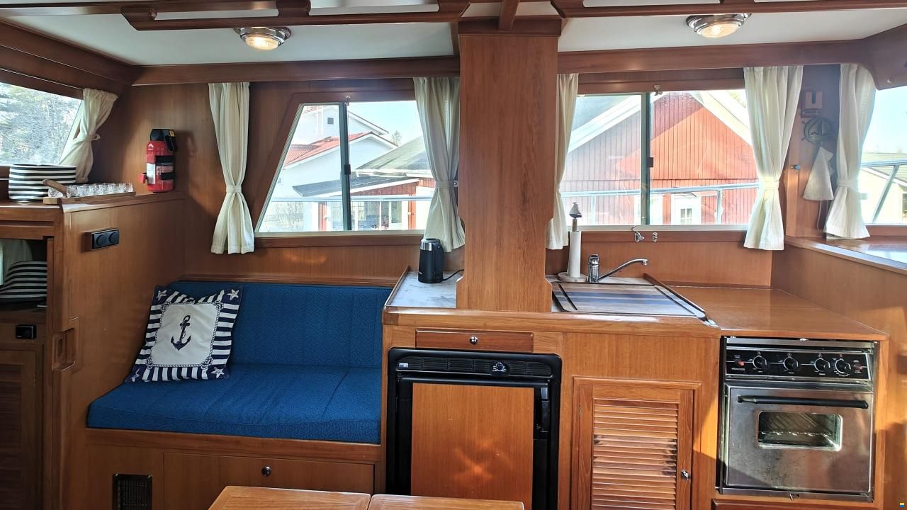 Coral Bay 34