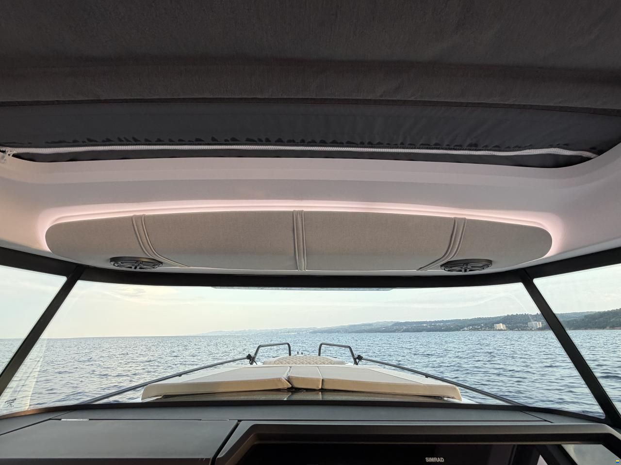 Axopar 37 CROSS CABIN BRABUS LINE