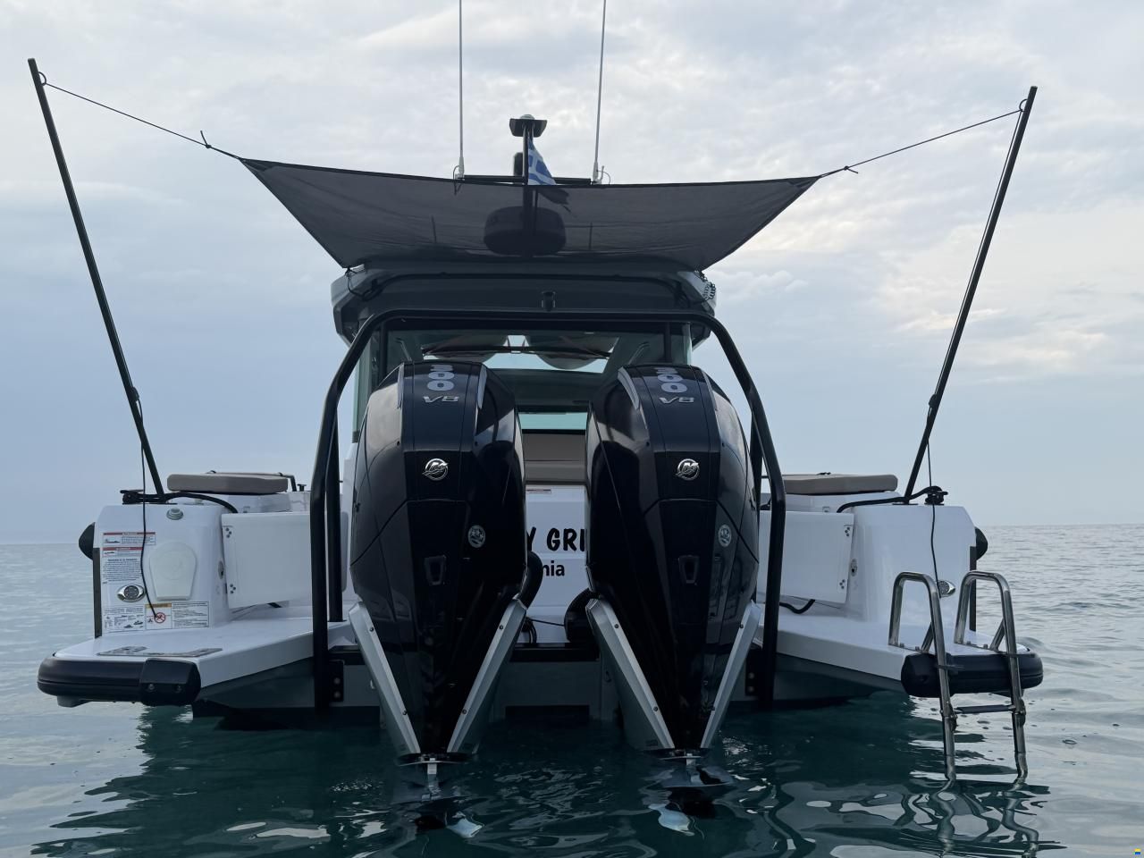 Axopar 37 CROSS CABIN BRABUS LINE