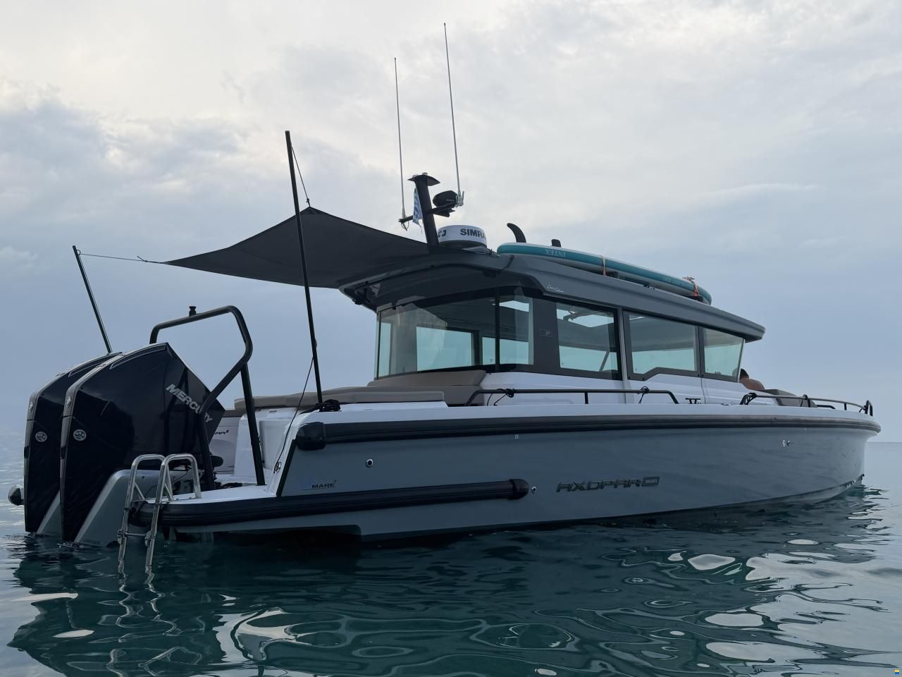 Axopar 37 CROSS CABIN BRABUS LINE
