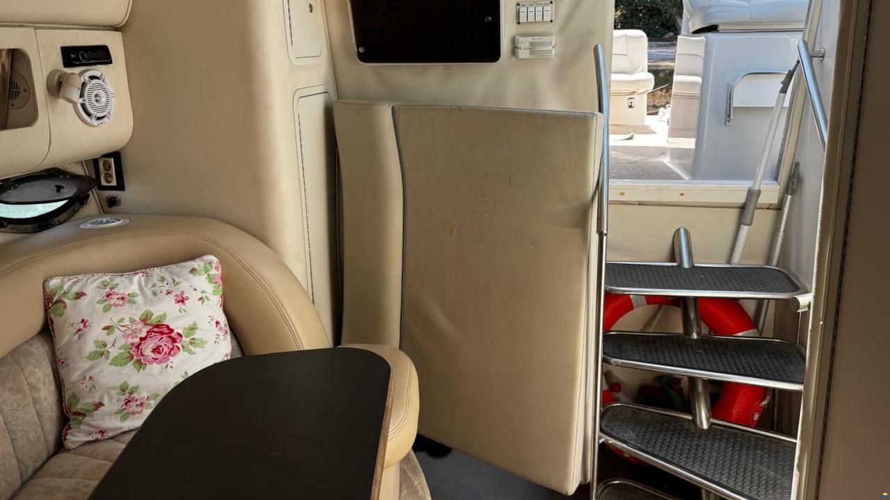 Crownline CR 330