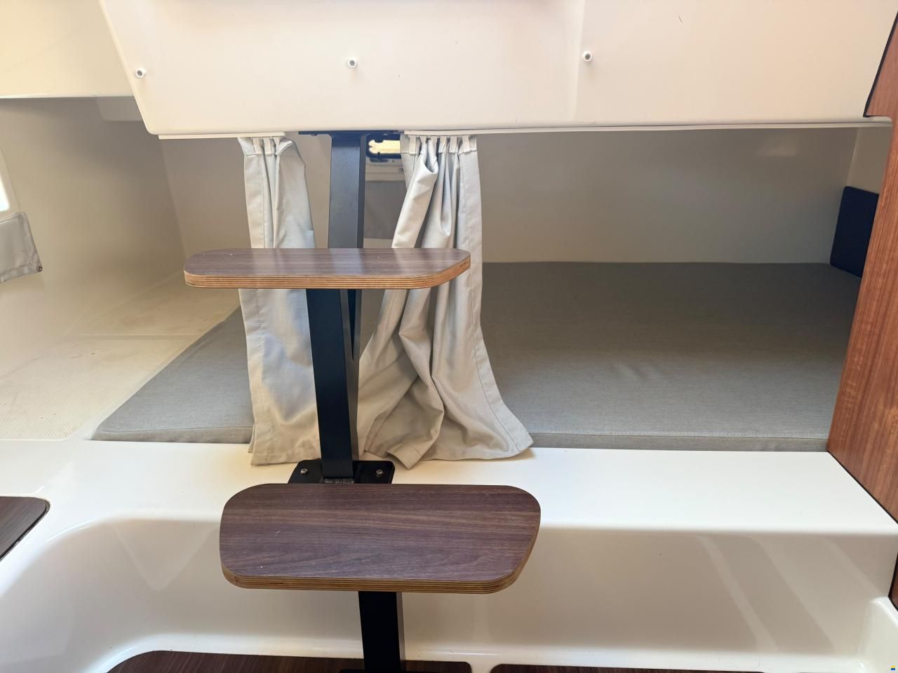 Quicksilver 875 Sundeck