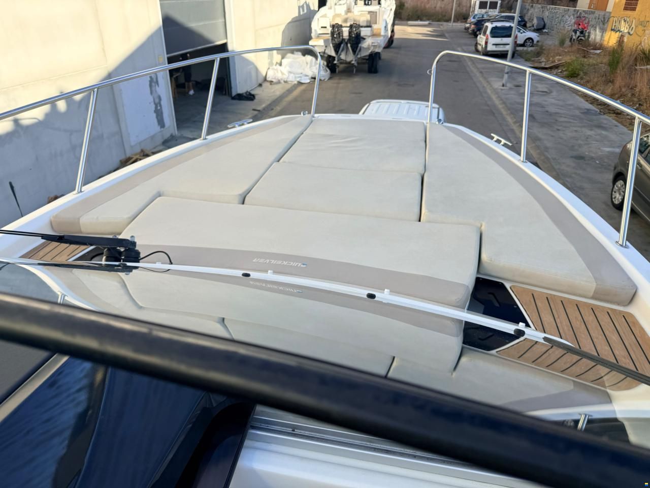 Quicksilver 875 Sundeck