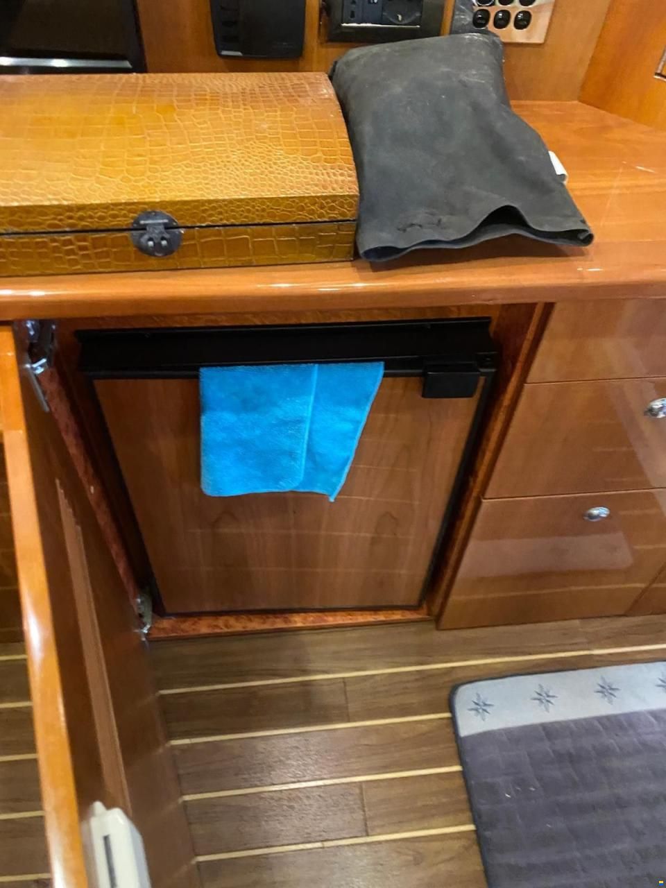 Riviera 40 Fly