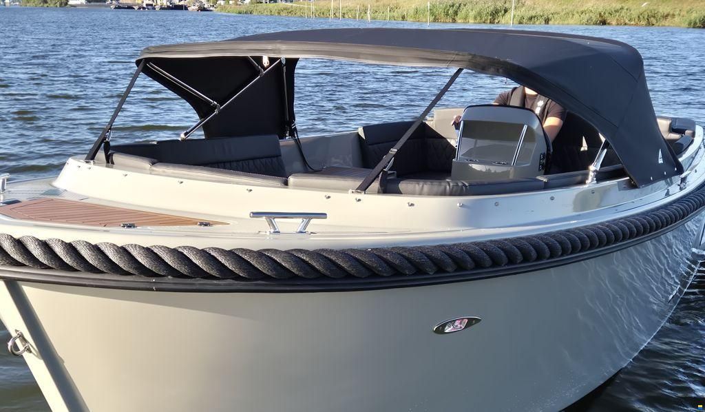 Oud Huijzer 650 Tender