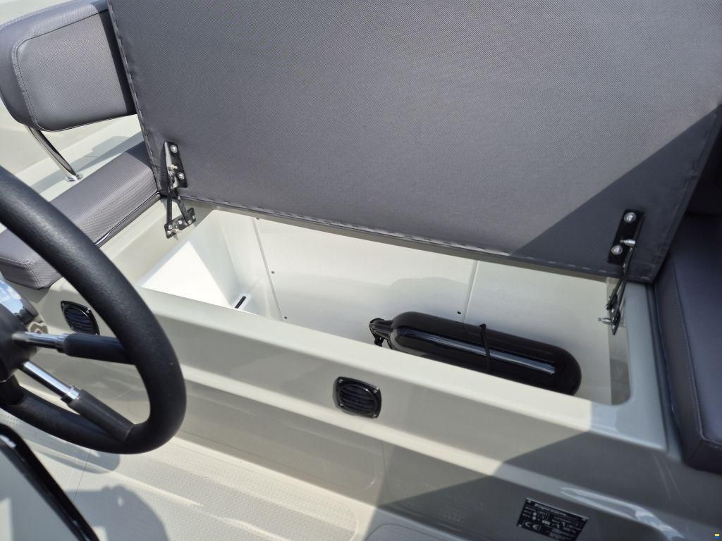 Topcraft 627 Tender