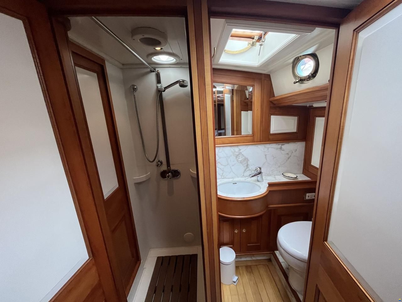 Lemsteraak Gouden Leeuw - Roefaak Hoek Design