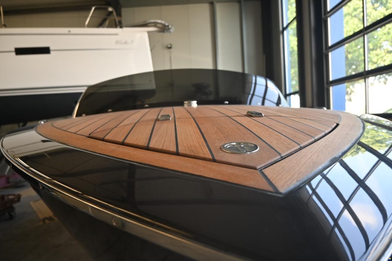 VTS Boats Flying Shark 5.7 Classic