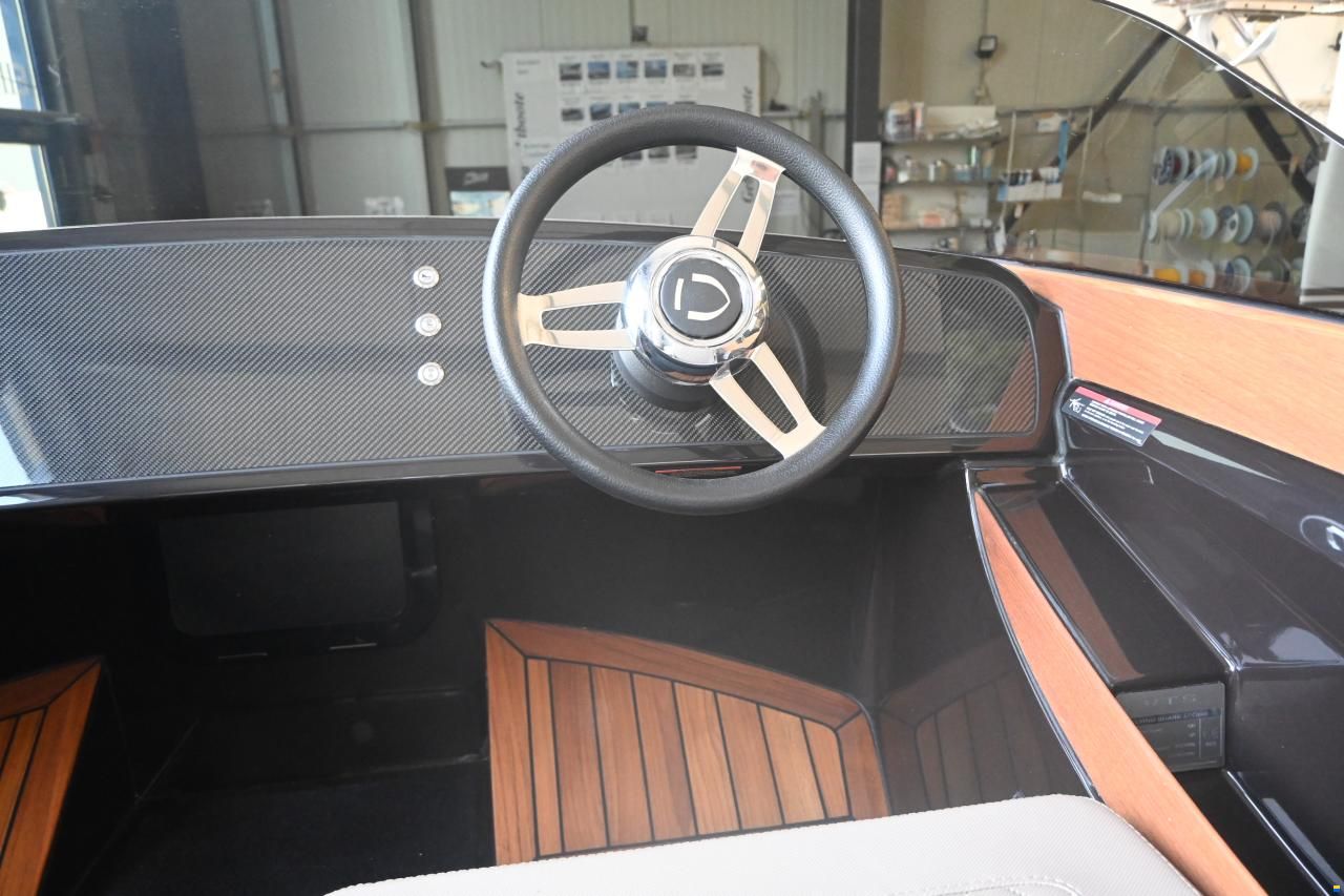 VTS Boats Flying Shark 5.7 Classic