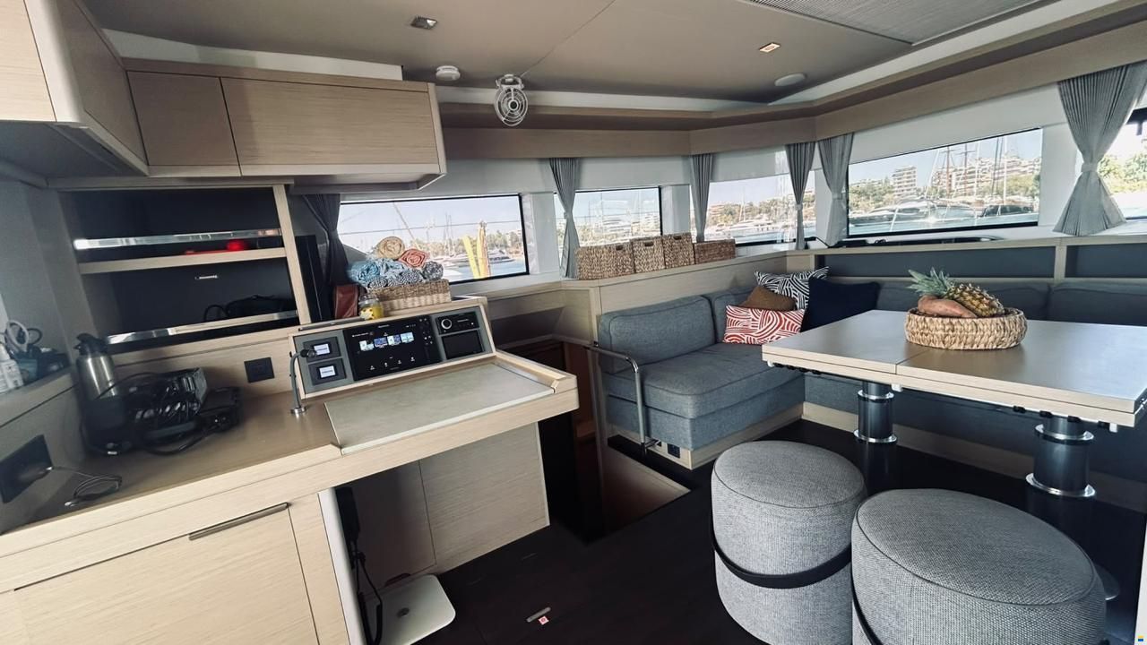 Lagoon 55 Owner's Version