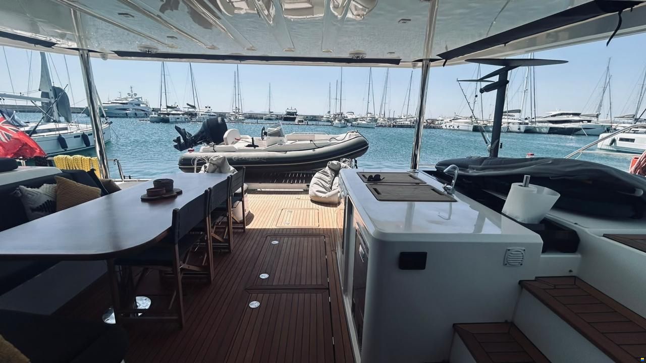 Lagoon 55 Owner's Version