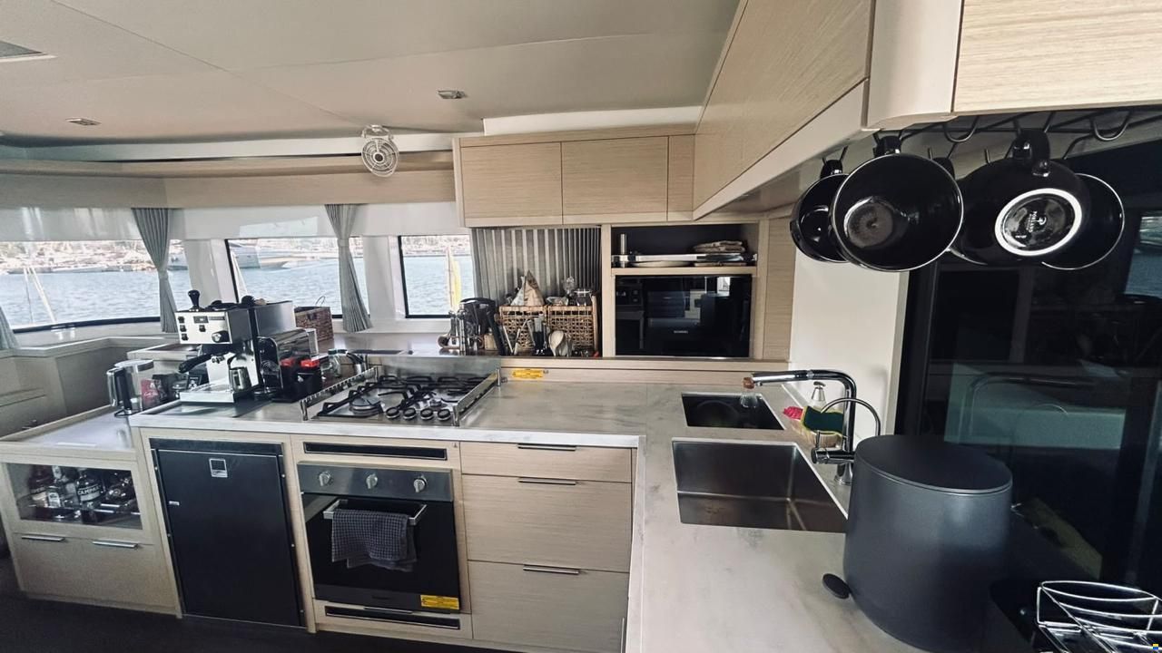 Lagoon 55 Owner's Version