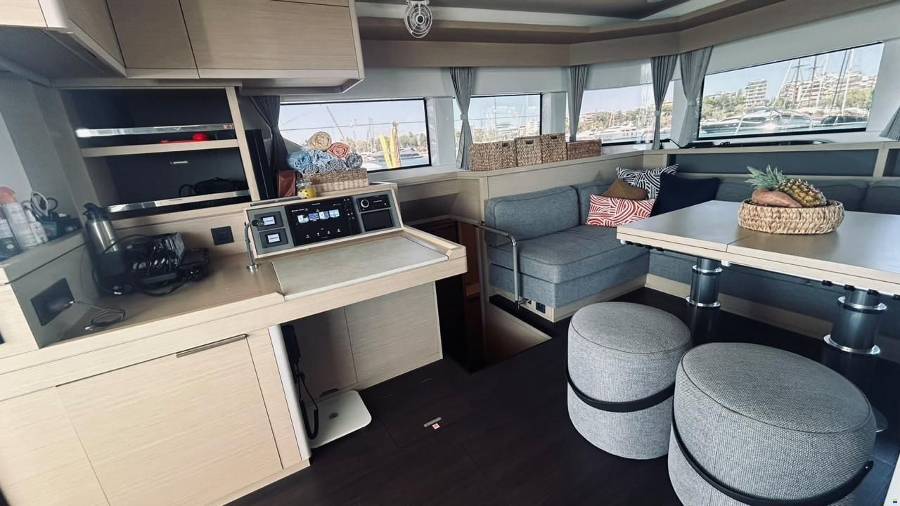 Lagoon 55 Owner's Version