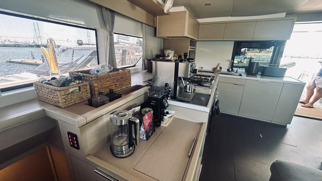 Lagoon 55 Owner's Version