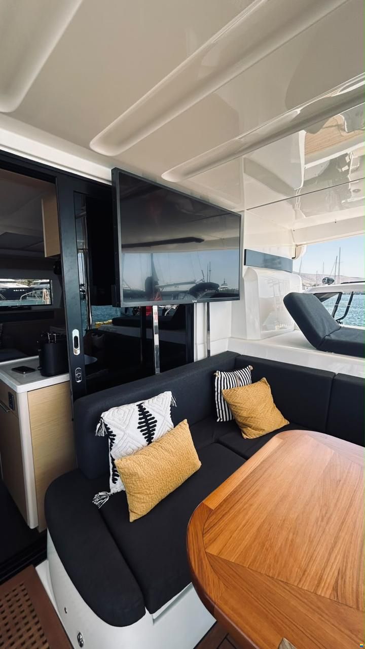 Lagoon 55 Owner's Version