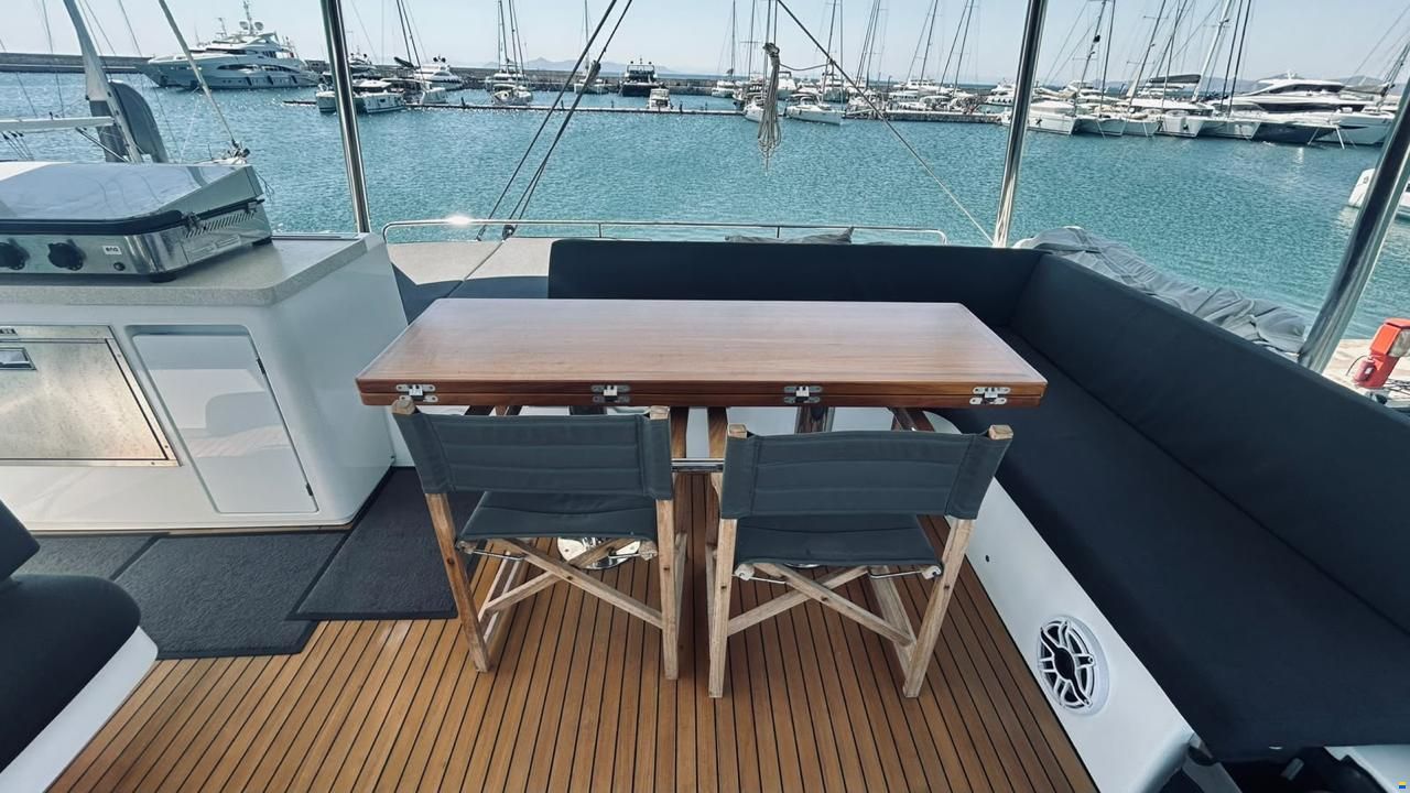 Lagoon 55 Owner's Version