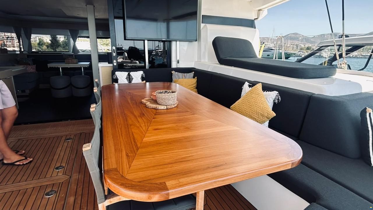 Lagoon 55 Owner's Version
