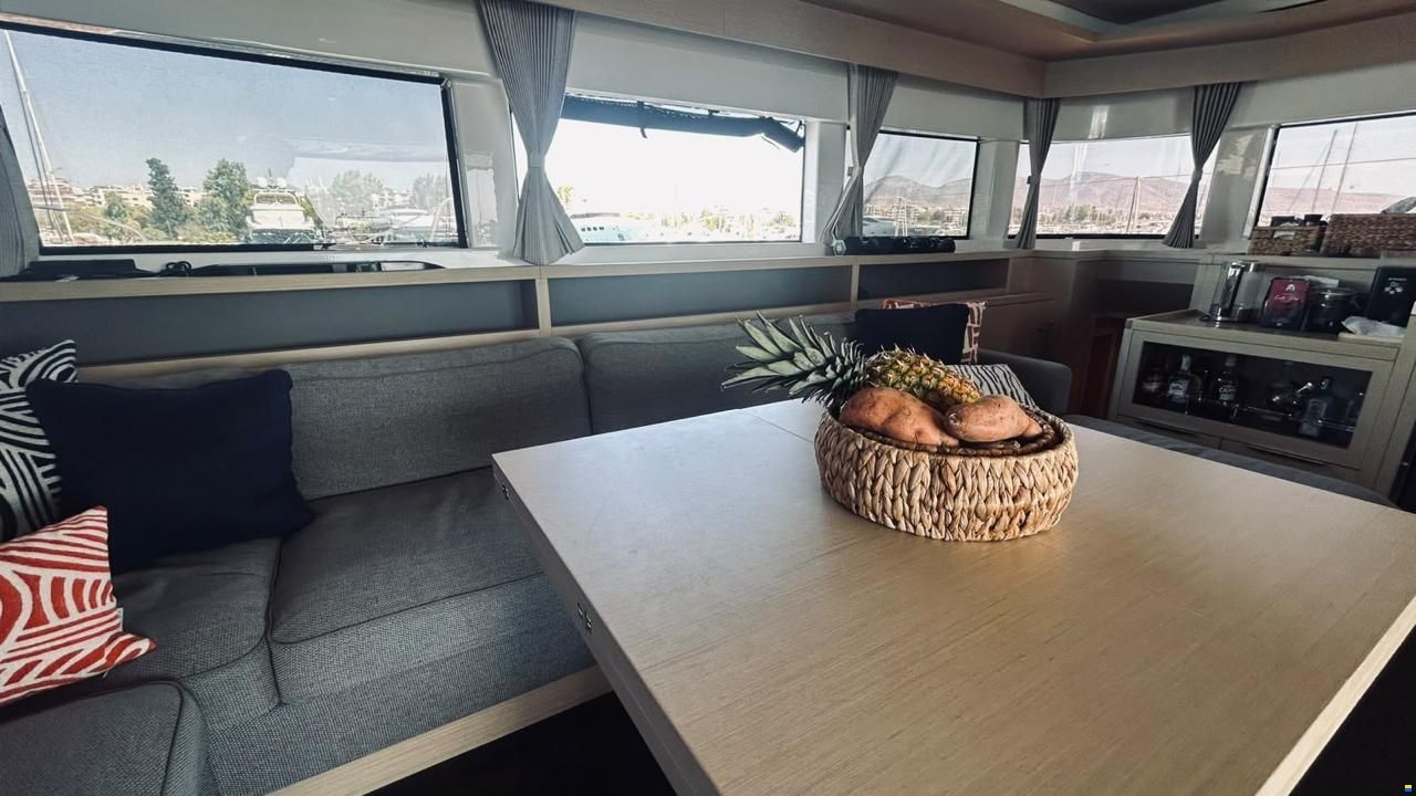 Lagoon 55 Owner's Version