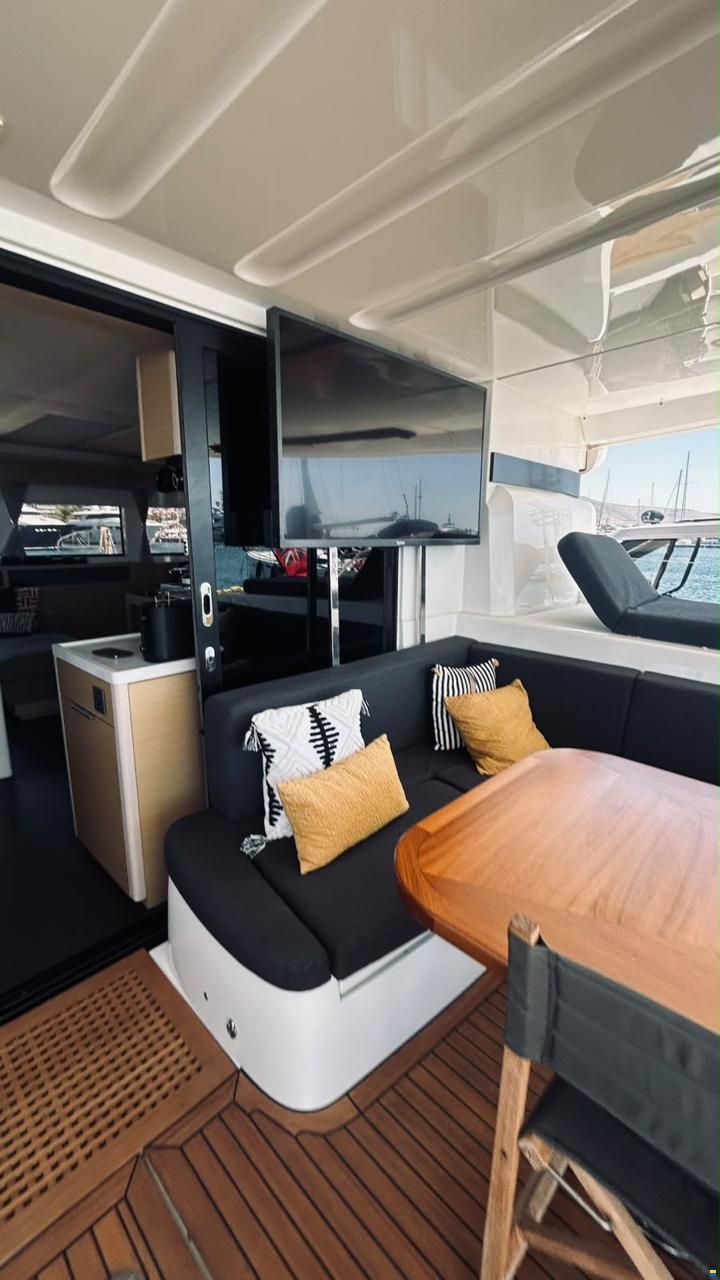 Lagoon 55 Owner's Version