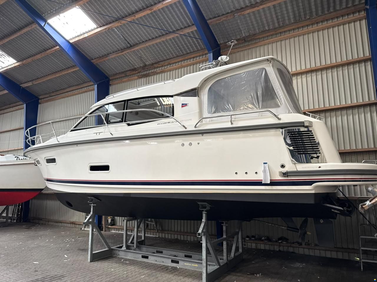 Nimbus 305 Coupe