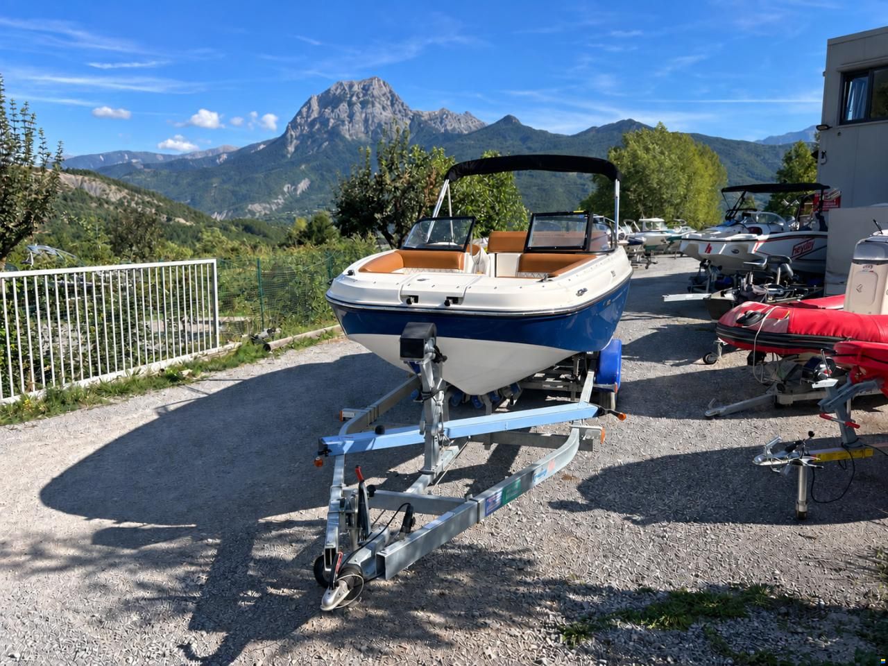 Bayliner DX2000