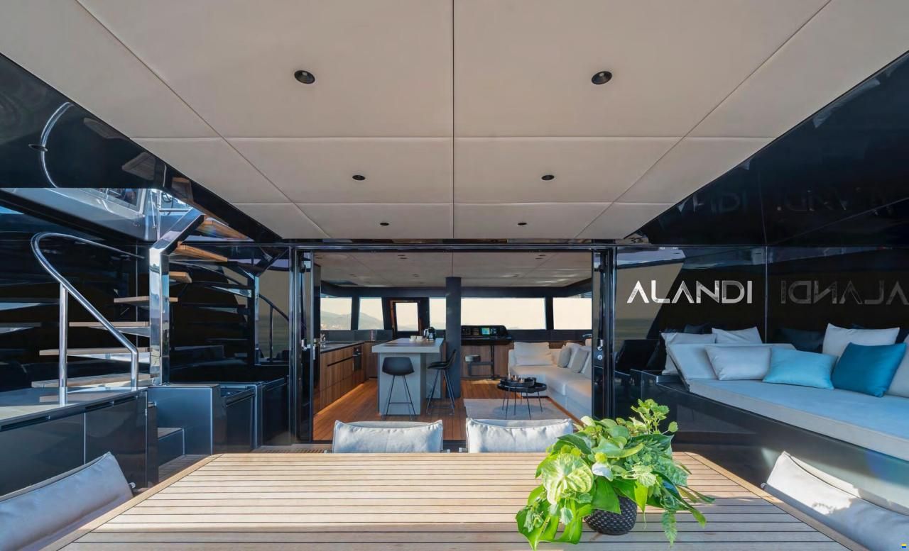 Sunreef 60 SAILING