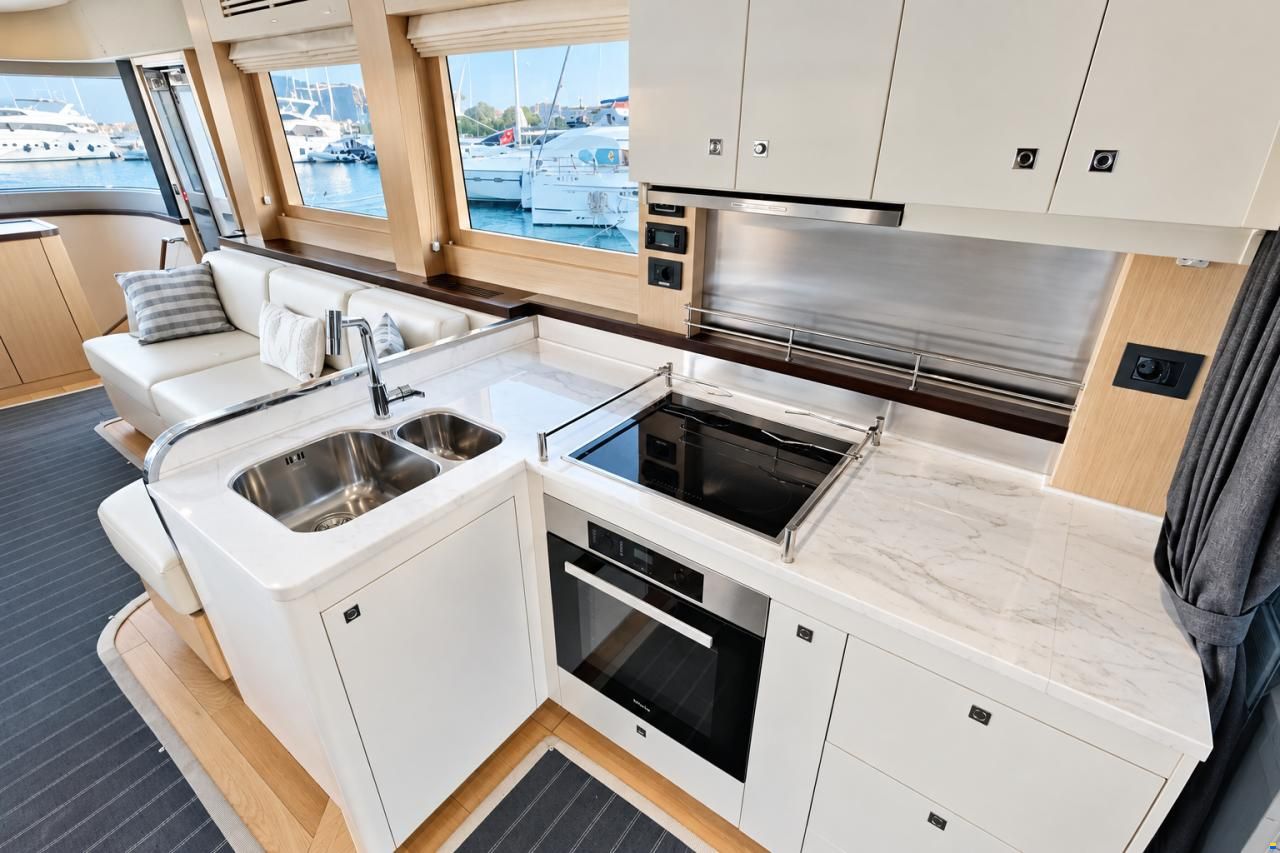 Sirena Yacht 58