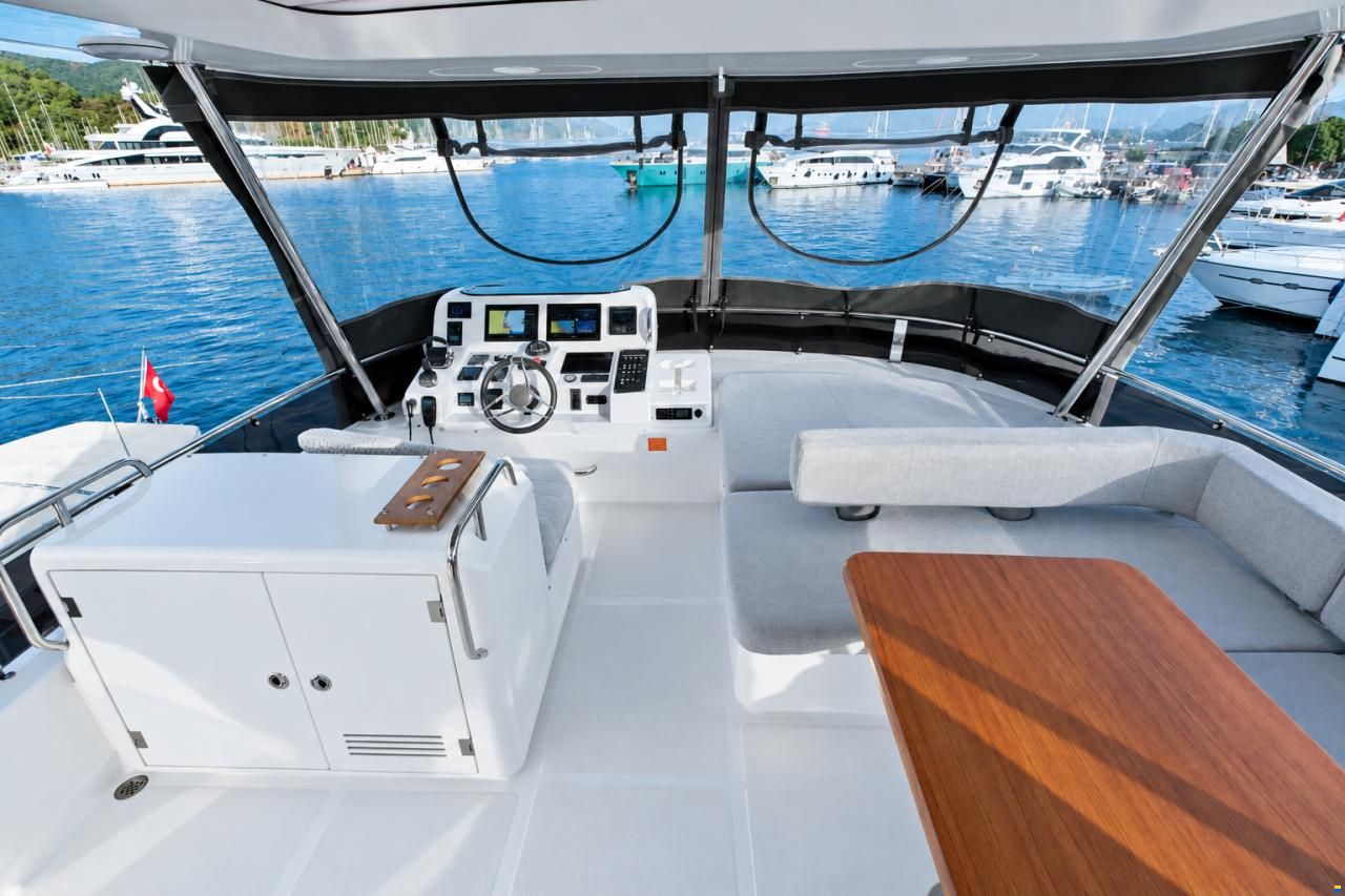 Sirena Yacht 58