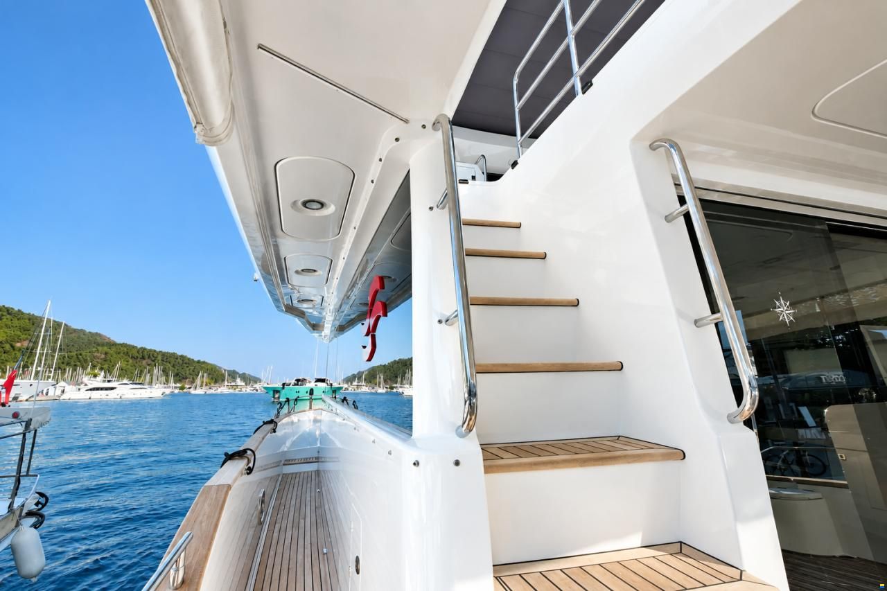 Sirena Yacht 58