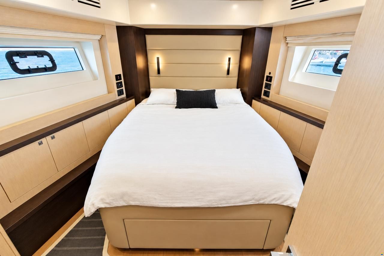 Sirena Yacht 58