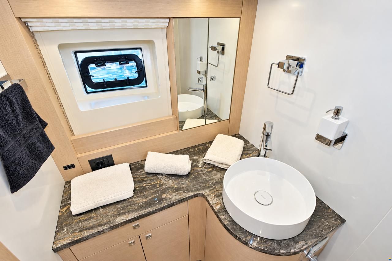 Sirena Yacht 58