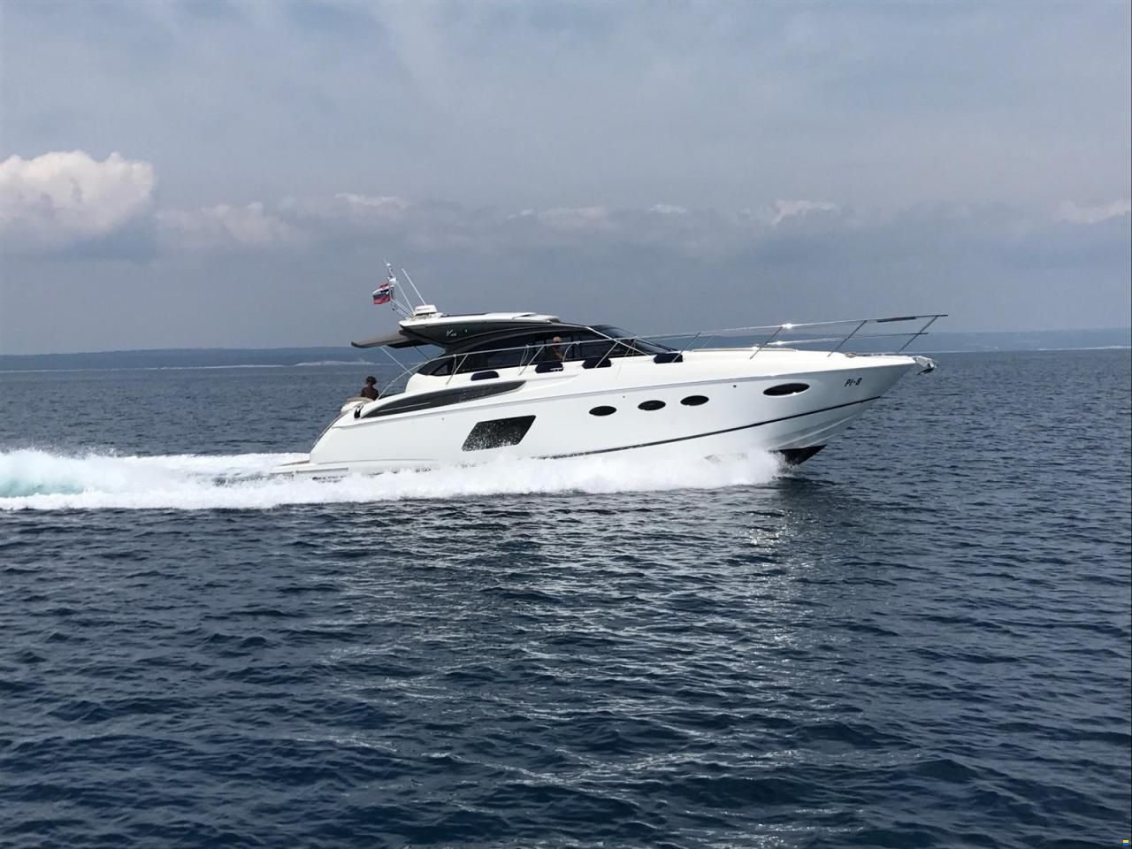 Princess V 48 DREI-KABINEN