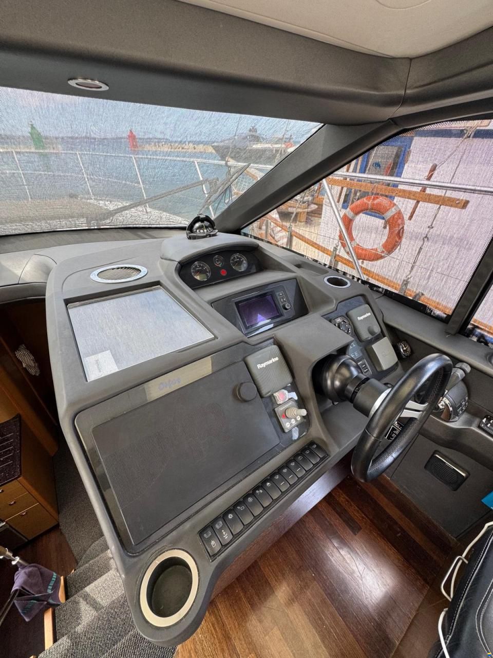 Princess V 48 DREI-KABINEN